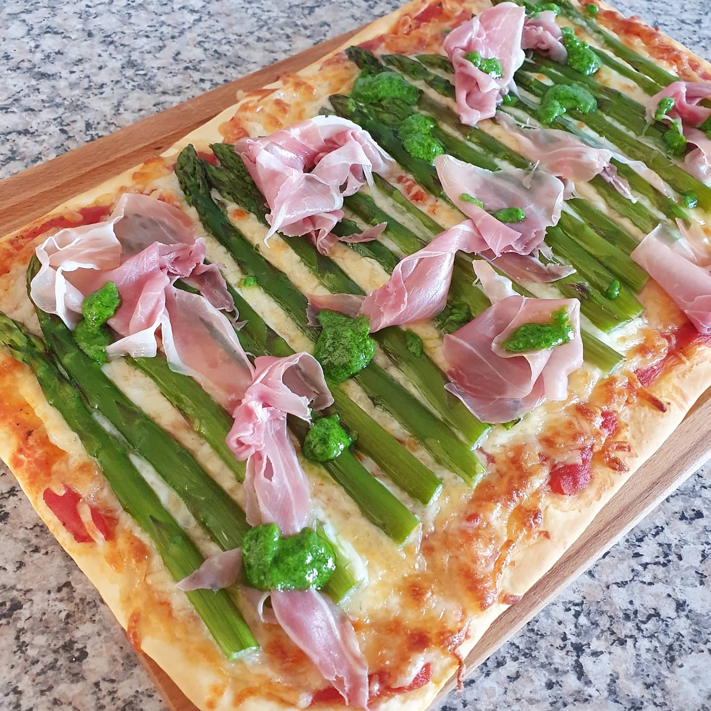 Spargel Pizza