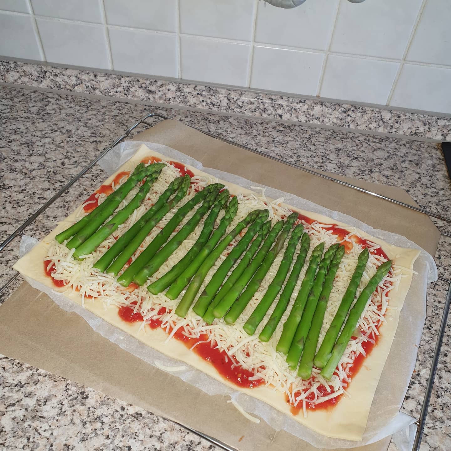 Spargel Pizza
